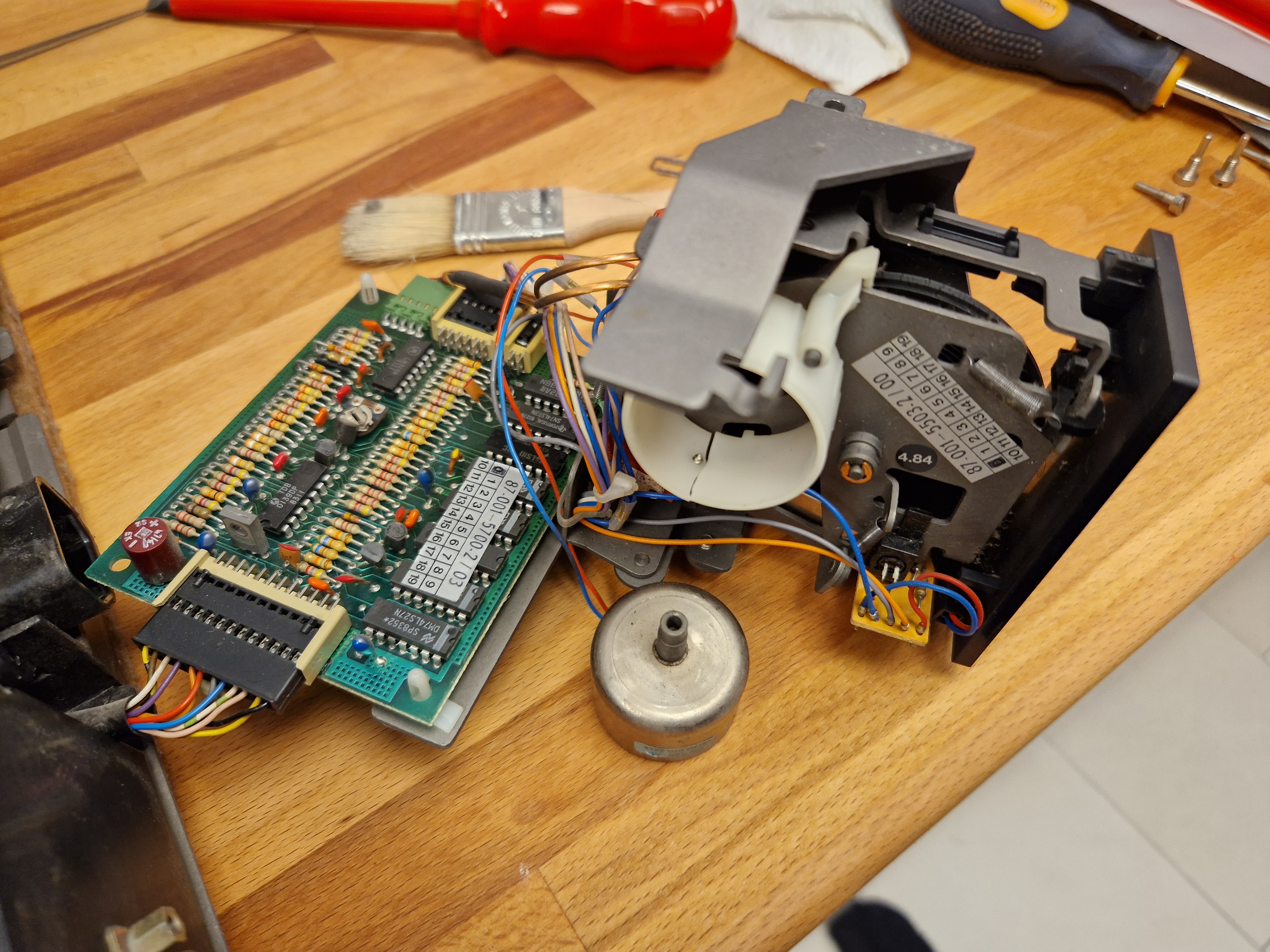 olympia_disque_floppy_controller_and_drive.jpg